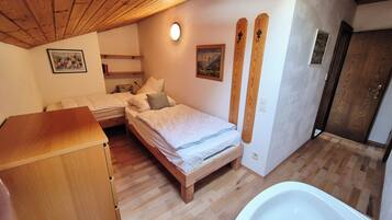 2 bedrooms, WiFi, bed sheets