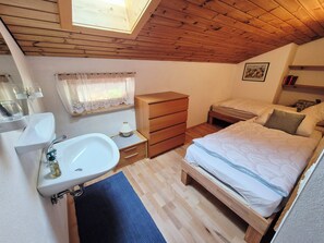 2 bedrooms, WiFi, bed sheets