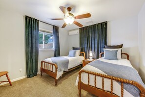 4 عدّة غرف نوم ومكواة/لوح كي وواي فاي وملاءات أسرّة