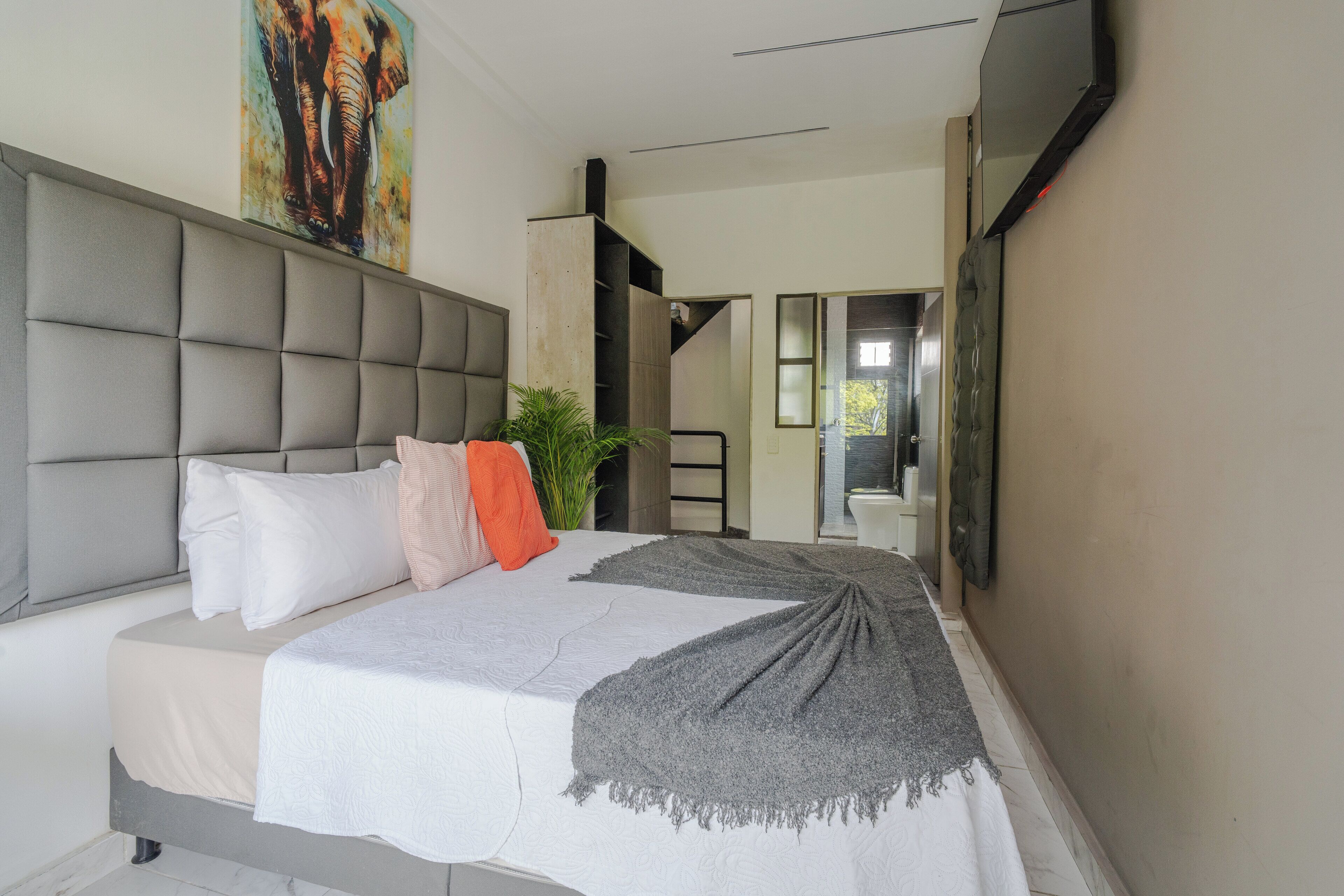 1 dormitorio, escritorio, tabla de planchar con plancha y wifi gratis