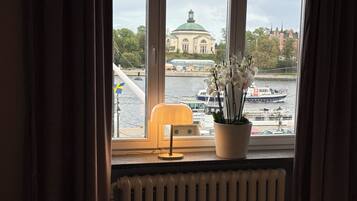 5 bedrooms, iron/ironing board, travel crib, free WiFi