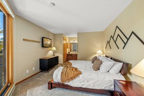 2 bedrooms, iron/ironing board, free WiFi, bed sheets - Quaint 2bed/2bth condo in Steamboat, Steps 2 Slopes, Hot Tubs, Pool & Pickleball (Steamboat Springs)