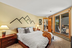 2 bedrooms, iron/ironing board, free WiFi, bed sheets - Quaint 2bed/2bth condo in Steamboat, Steps 2 Slopes, Hot Tubs, Pool & Pickleball (Steamboat Springs)