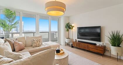 Luxury Miami Condo • 3BR Bay Views + Pool Gym Spa & Designer Renovation