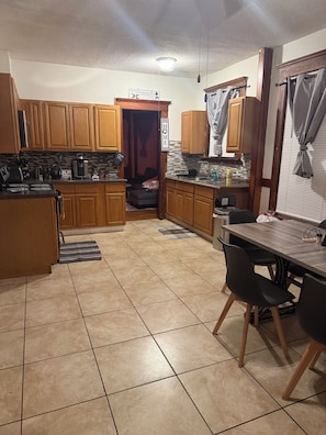 Microwave, oven, stovetop - Spacious 3-Bedroom Unit in Prime New Haven Location–A Perfect Place to Call Home (New Haven)