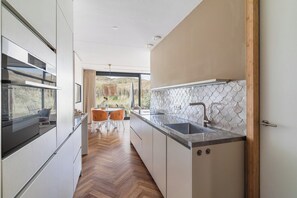 House | Private kitchen - Inviting Apartment With a Garden (Sint Maartensvlotbrug)