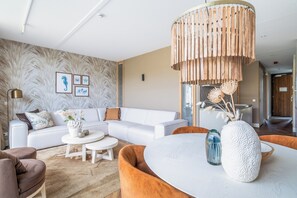 House | Living room - Inviting Apartment With a Garden (Sint Maartensvlotbrug)