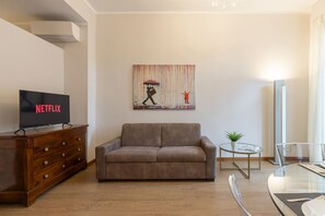 Smart TV - [Elegant Lawn Escape 1] Your Gateway to Florence (Prato)