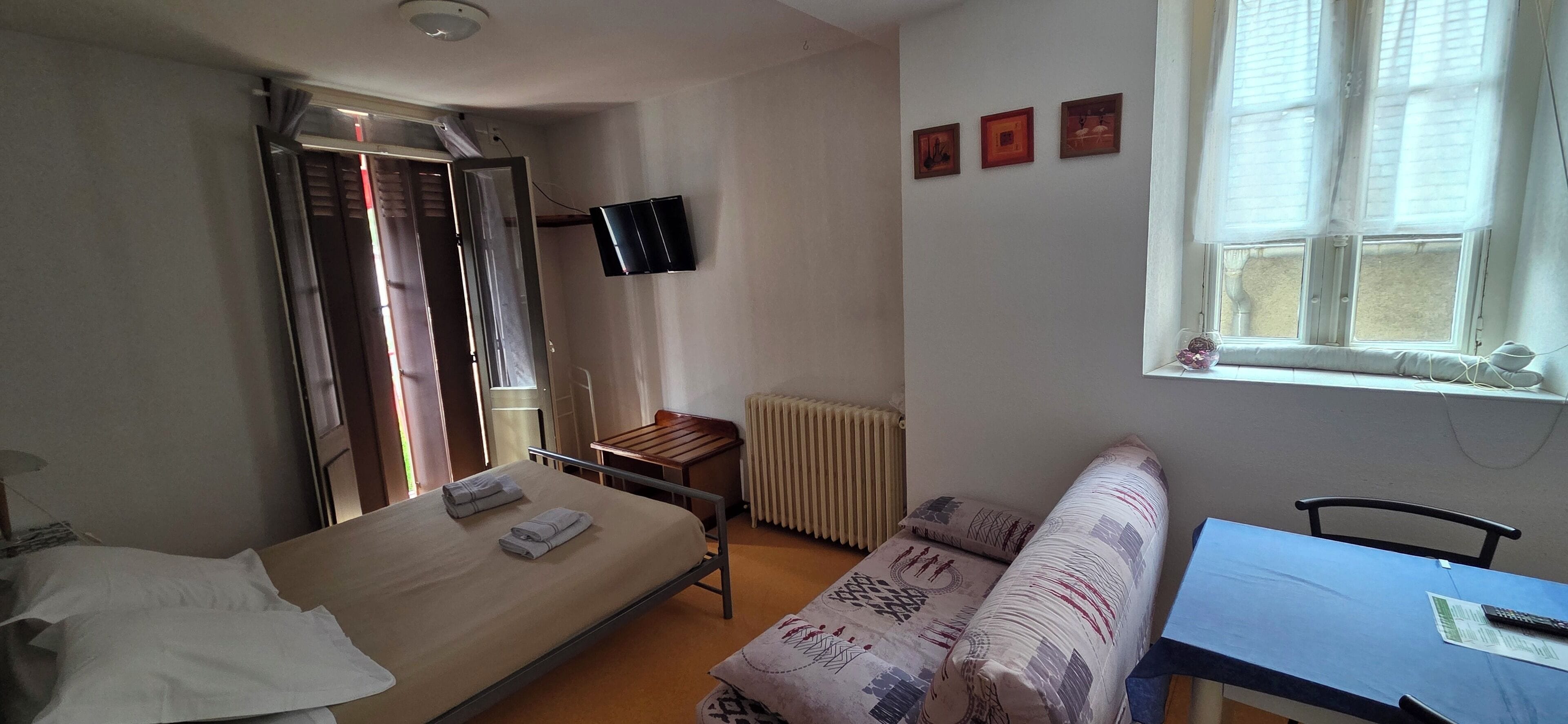 Soundproofing, free WiFi