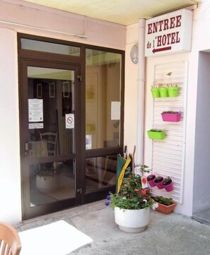 Quầy tiếp tân