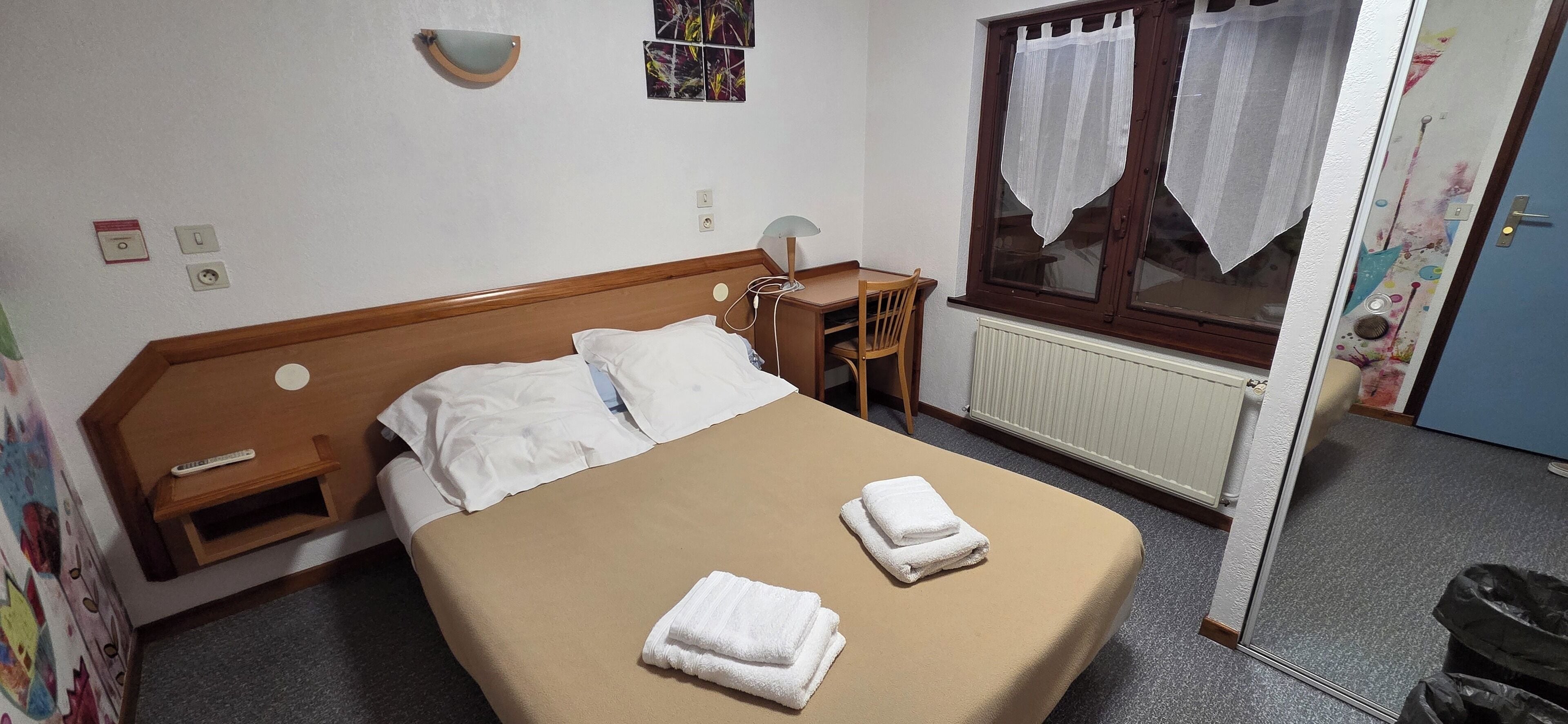 Soundproofing, free WiFi