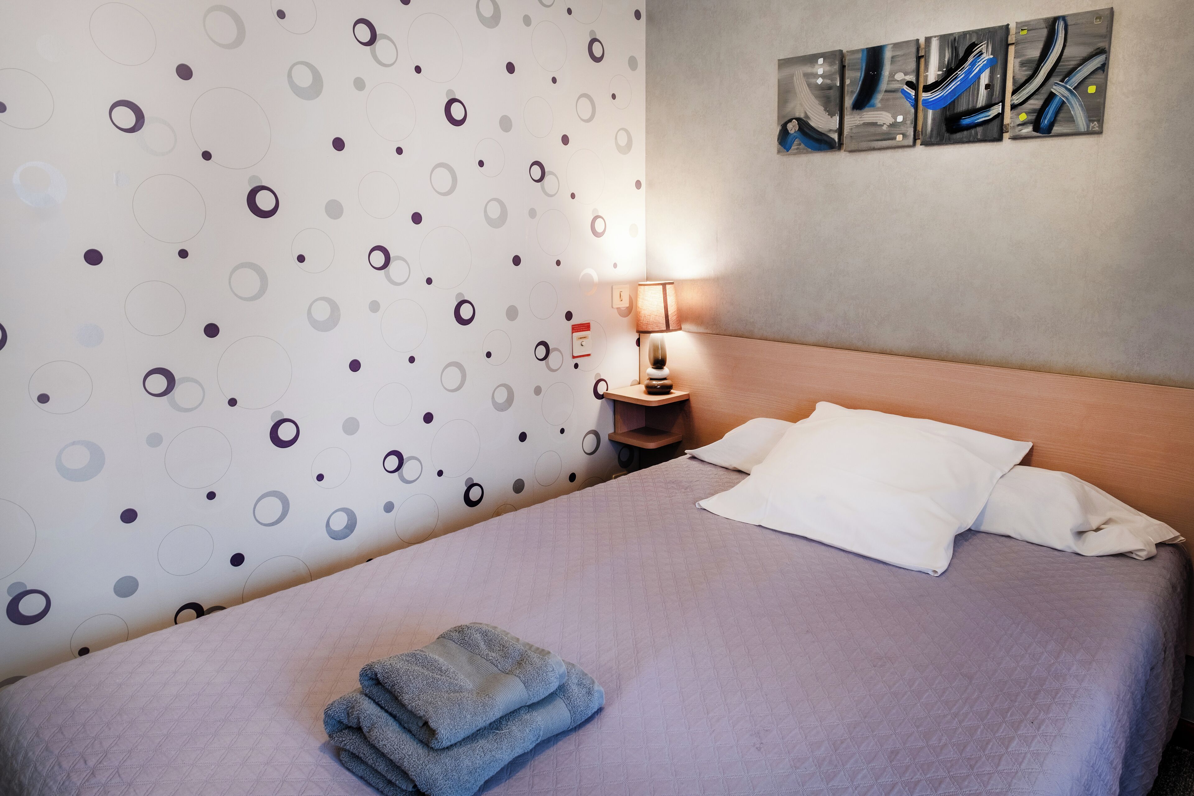 Soundproofing, free WiFi