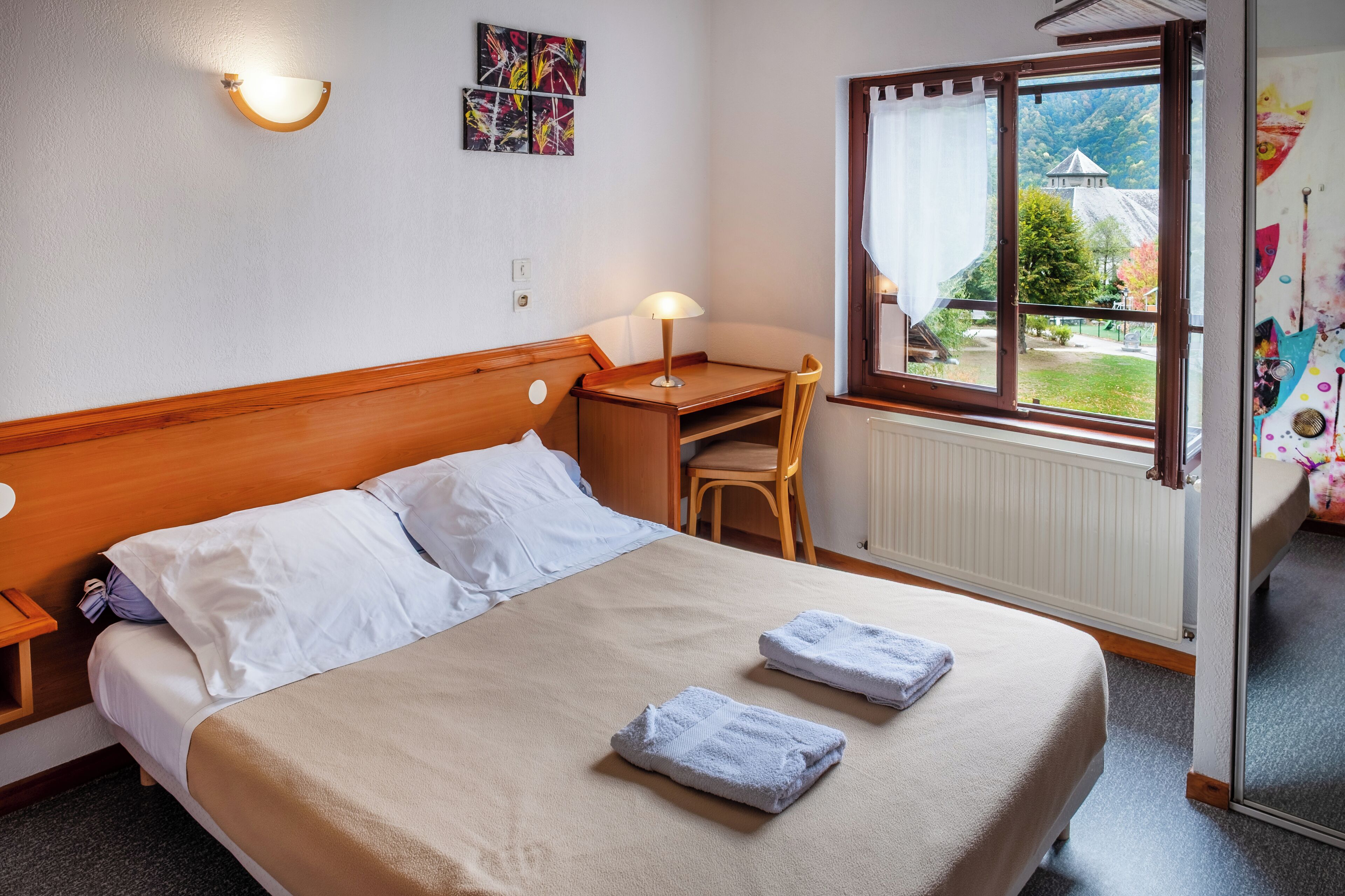 Soundproofing, free WiFi