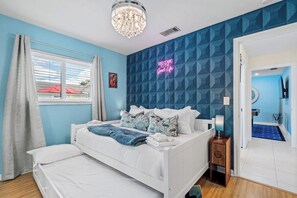 Iron/ironing board, travel crib, free WiFi, bed sheets - Waterfront w/ Htd Pool, Tiki Hut, Billards, & Bar (Boynton Beach)