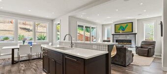 Luxury Modern Home Near Wineries, Fine Dining, Shopping and Downtown McMinnville