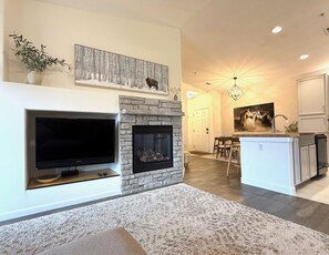 Interior - Clean, comfortable newly renovated condo in beautiful Granby, Colorado (Granby)