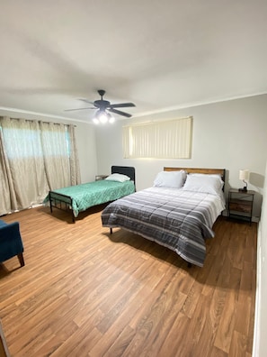 4 makuuhuonetta, silitysrauta/-lauta, Wi-Fi, vuodevaatteet