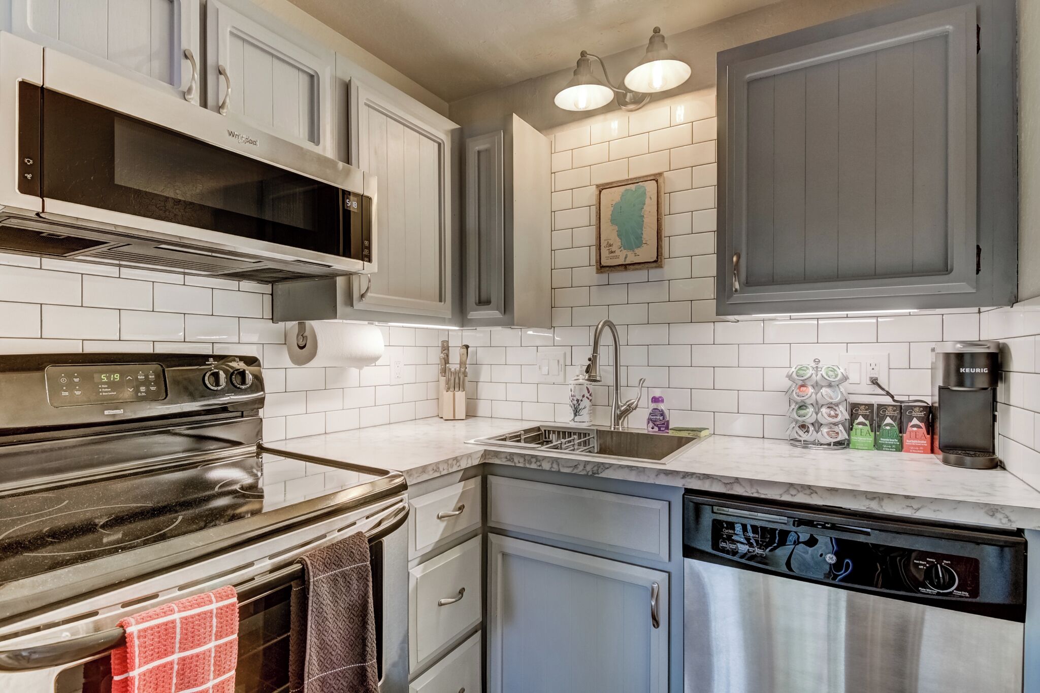 Geladeira, micro-ondas, fogão, cooktop