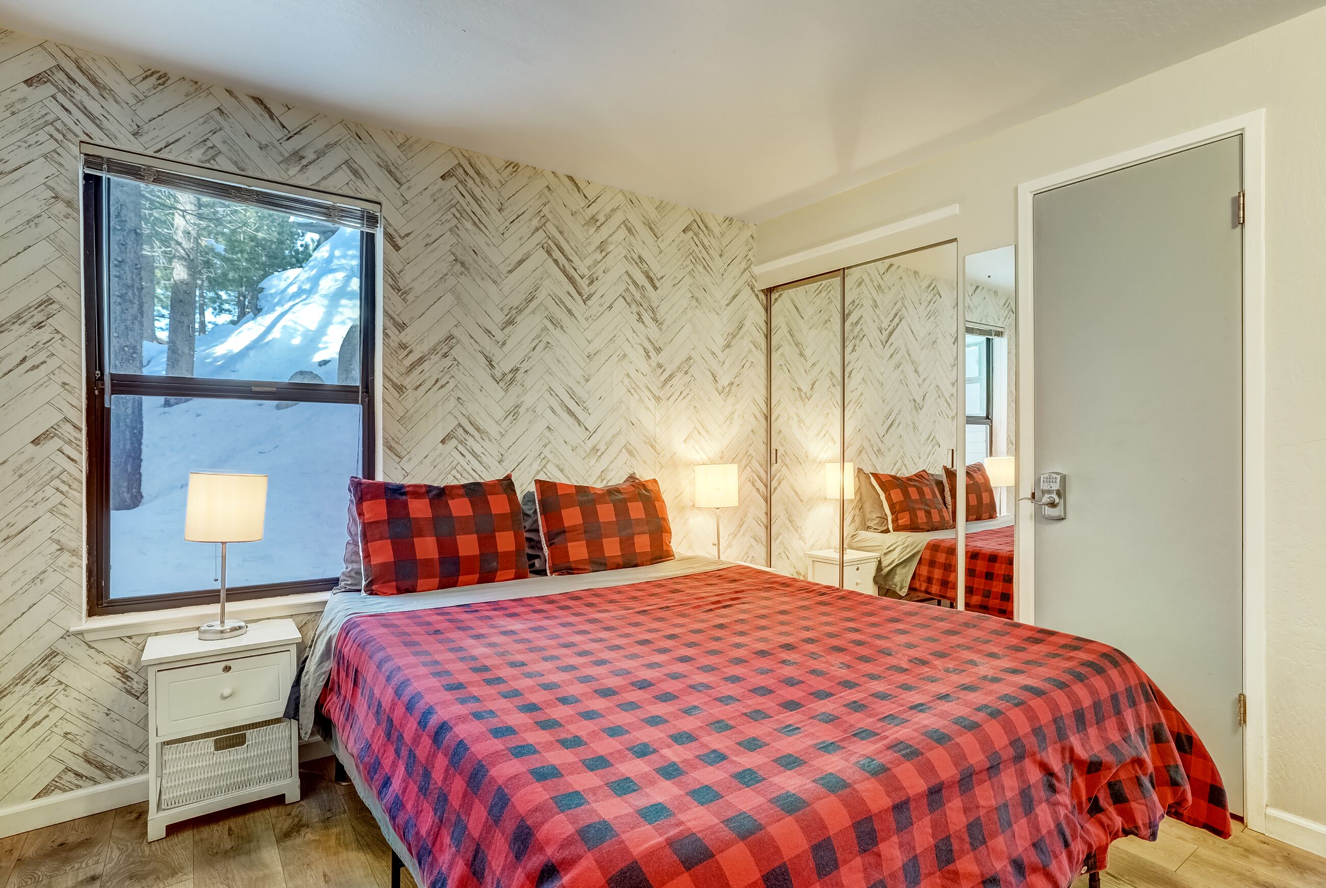 1 habitación, tabla de planchar con plancha, wifi gratis y ropa de cama 