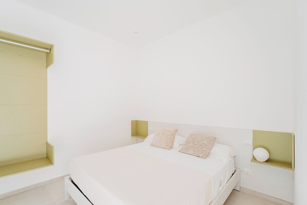 1 غرفة نوم ومكواة/لوح كي وملاءات أسرّة