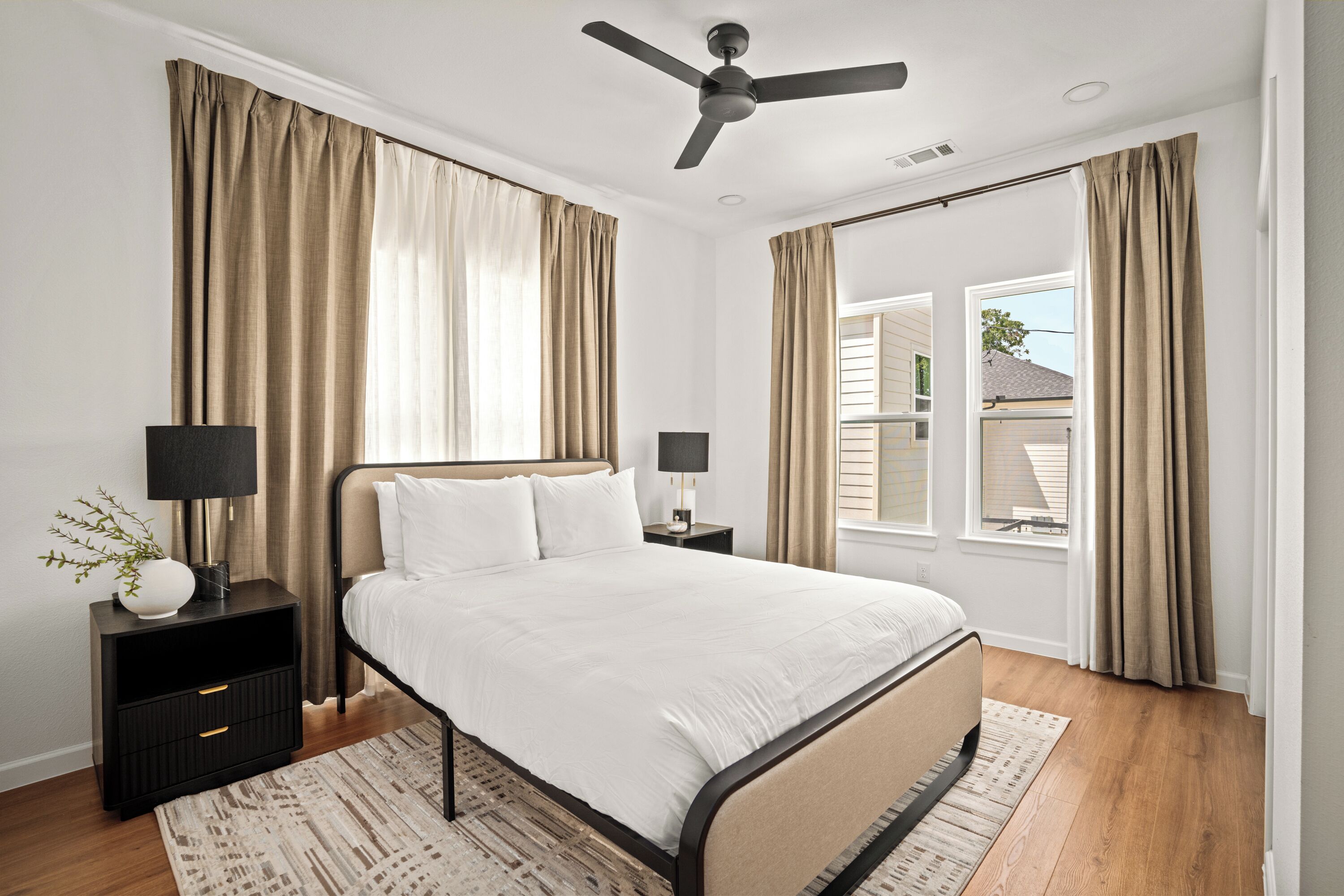 9 bedrooms, desk, iron/ironing board, free WiFi