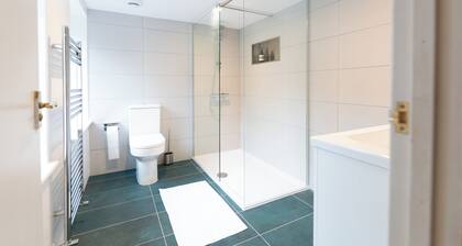 Aethelred Annexe - New Build with Full Amenities