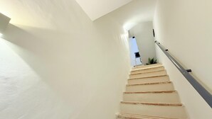 A staircase with white walls and a metal handrail. - Typical old house in the heart of Triggiano (Triggiano)