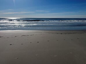 In Strandnähe, Liegestühle, Strandtücher