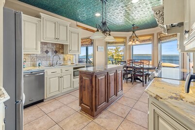 Lake Escape Paradise: Premier fishing getaway