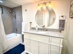 Shower, hair dryer - The Hillcrest Hideaway - Modern Elegance - Hot Tub (Flagstaff)