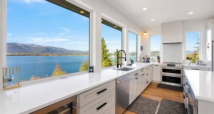 Luxurious home w/ hot tub & boat slip