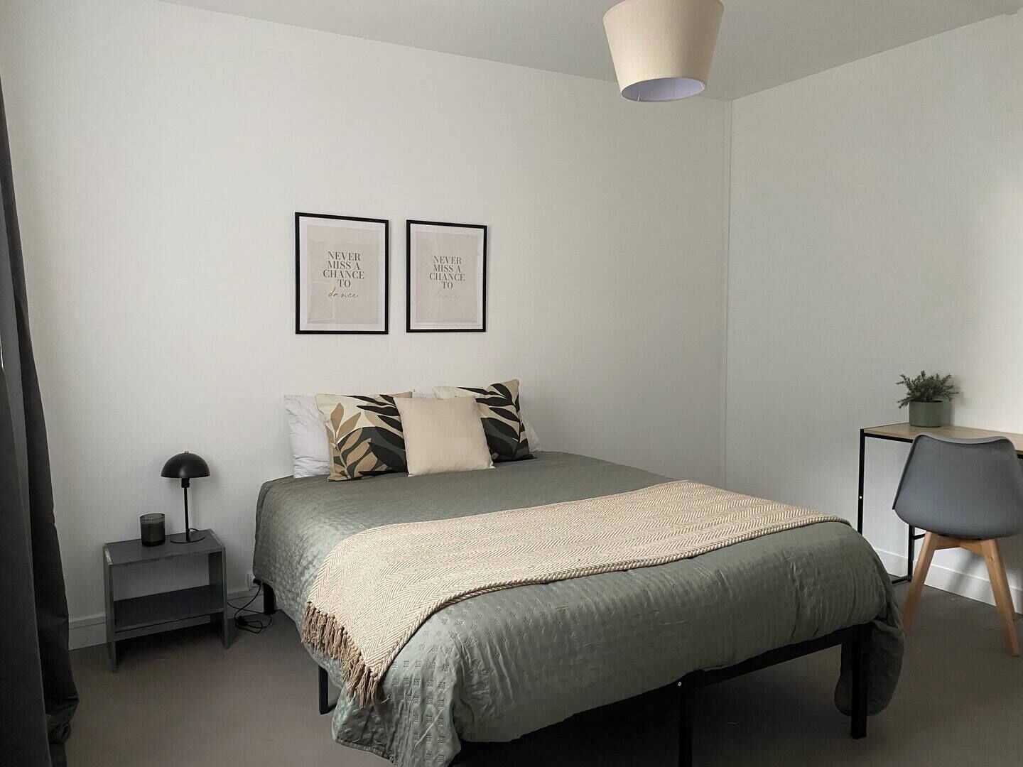 3 bedrooms, desk, iron/ironing board, free WiFi