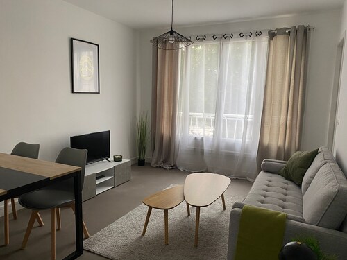 The cosy nest 500m from the station