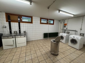 المنشأة من الداخل