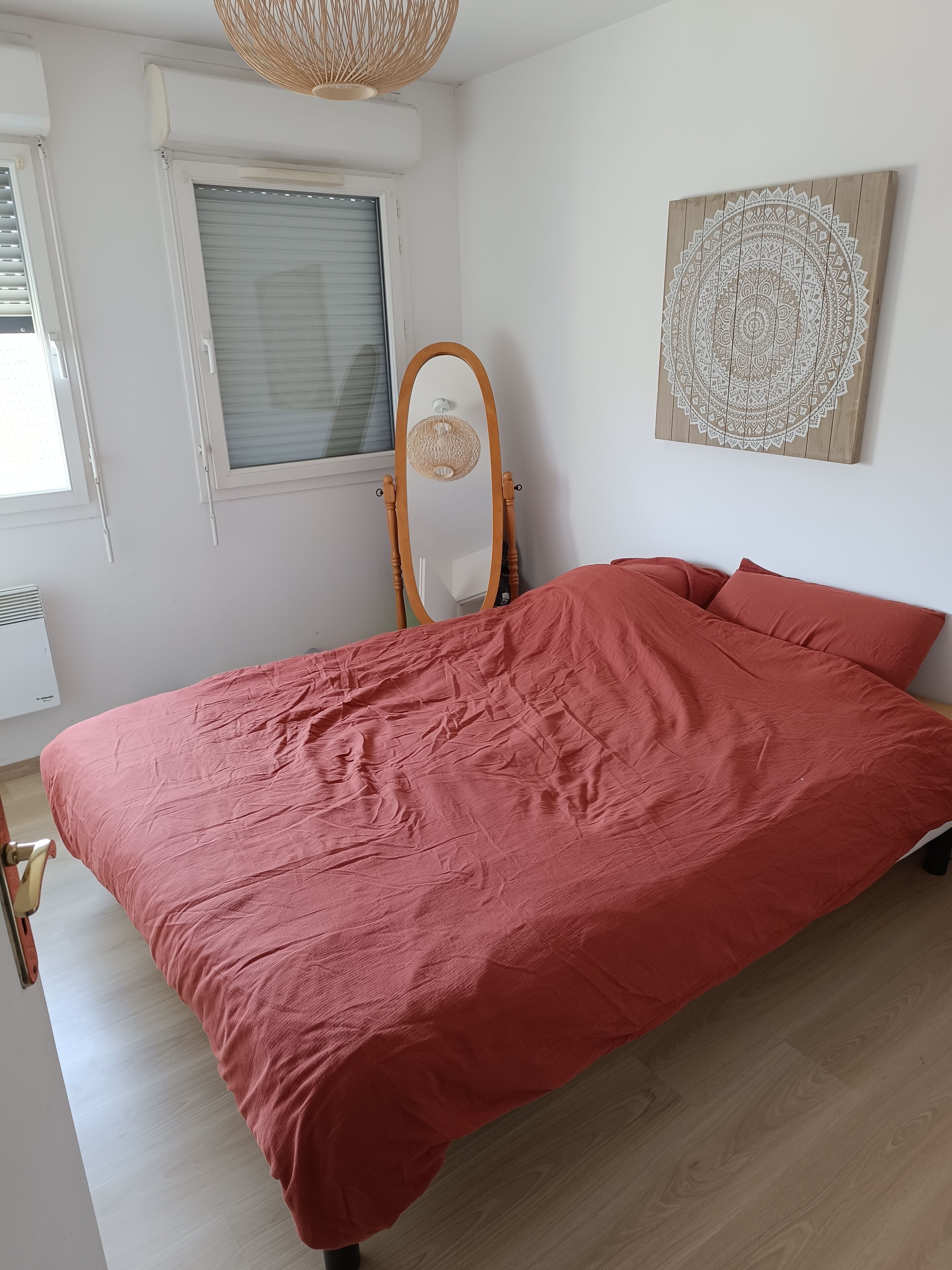 1 chambre, fer et planche à repasser, draps fournis