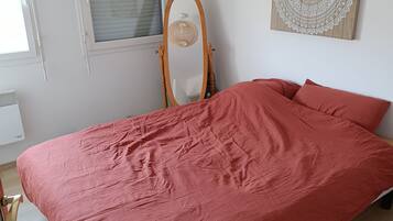1 chambre, fer et planche Ă repasser, draps fournis