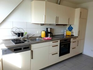 Private kitchen - Kleine Auszeit FEWO Südpol cozy vacation apartment with balcony right in the center (Pellworm)