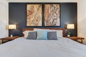 2 bedrooms, in-room safe, desk, iron/ironing board