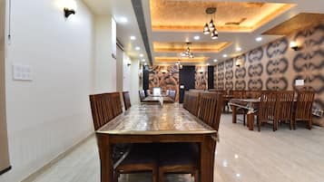 Daily cooked-to-order breakfast (INR 400 per person)