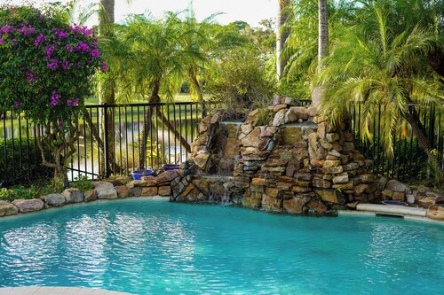 Charming 2-bedroom home in Port St Lucie. Located in the PGA Village minutes