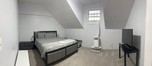 6 bedrooms, iron/ironing board, free WiFi, bed sheets