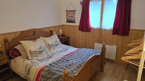 2 bedrooms, iron/ironing board, travel cot, free WiFi - Apartment in the heart of Les Rousses resort (Les Rousses)