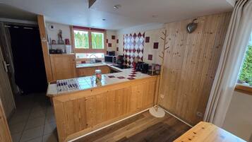 Micro-ondes, four, plaque de cuisson, lave-vaisselle