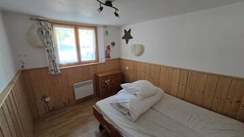 2 slaapkamers, een strijkplank/strijkijzer, wifi