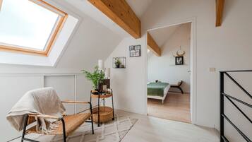 4 habitaciones, tabla de planchar con plancha, wifi y ropa de cama