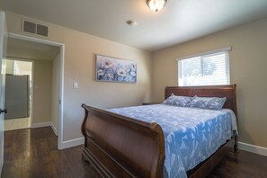 3 bedrooms, free WiFi, bed sheets