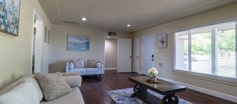 Lovely 3-bedroom house with AC/Heater in Fresno