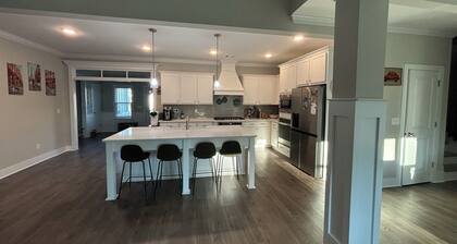 Delightful 4-bedroom house for your Masters week