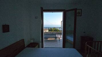 2 bedrooms, internet, bed sheets