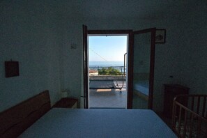 2 bedrooms, internet, bed sheets